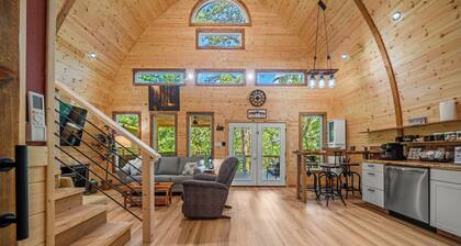 Family Escape in the Forest – Hot Tub, Fire Pit, Loft for Kids & Peaceful Views