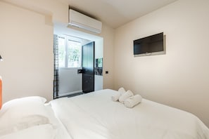 1 chambre, bureau, fer et planche à repasser, Wi-Fi