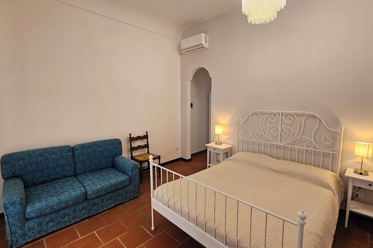 Deluxe Double Room, Garden View | Soundproofing, cribs (free), WiFi (free), bed sheets