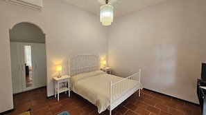 Deluxe Δίκλινο Δωμάτιο (Double), Θέα στον Κήπο | Ηχομόνωση, δωρεάν κούνιες/κρεβατάκια μωρού, δωρεάν Wi-Fi 