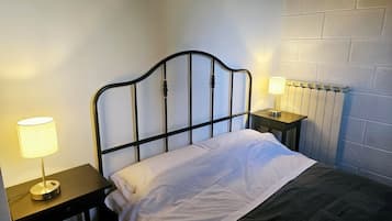 Free cots/infant beds, free WiFi, bed sheets