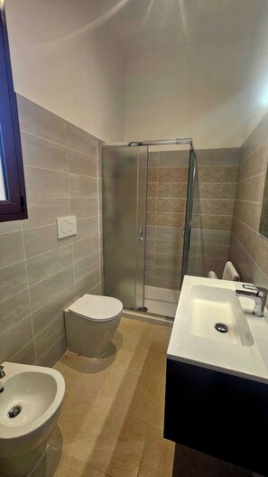 Deluxe Double Room, Garden View | Bathroom - La Pineta (Lecce)
