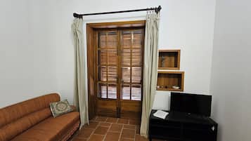Free cots/infant beds, free WiFi, bed sheets