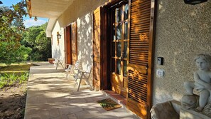 Deluxe Triple Room, Garden View | Soundproofing, free cribs/infant beds, free WiFi, bed sheets - La Pineta (Lecce)