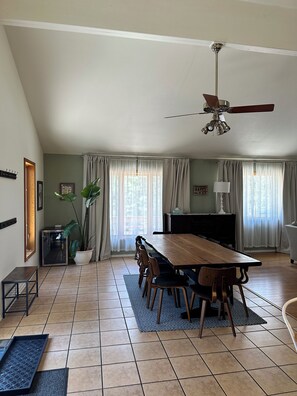 Dining - Charming 3-bedroom house in tranquil Cloudcroft with WiFi (Cloudcroft)
