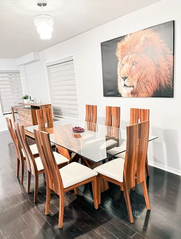 Dining - Spacious 5 bedroom house in Heartland (Mississauga)