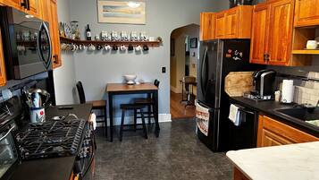 Frigorífic, microones, forn i placa de cuina