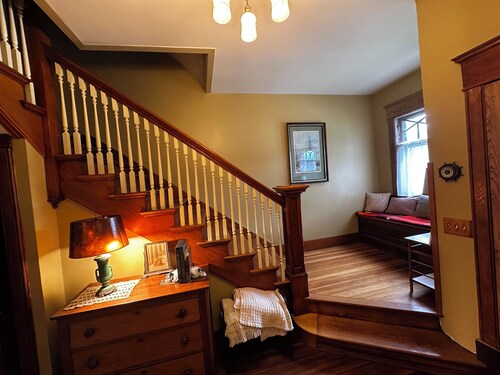 Restored 1906 3-bedroom Townhouse Overlooking the Mississippi River Unit #2