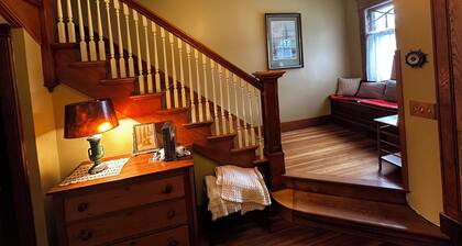 Restored 1906 3-bedroom Townhouse Overlooking the Mississippi River Unit #2