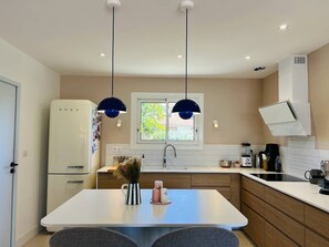 Fridge, microwave, oven, dishwasher