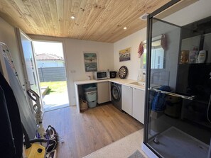 Réfrigérateur, micro-ondes, four, lave-vaisselle