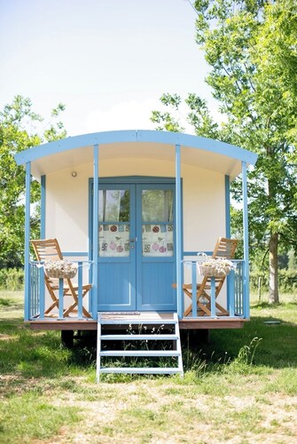 Charming Tiny House in a quiet location, close to nature, Vichy and Moulins and Le Pal