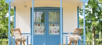 Charming Tiny House in a quiet location, close to nature, Vichy and Moulins and Le Pal