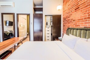 1 bedroom, in-room safe, desk, iron/ironing board