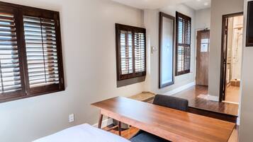 1 bedroom, desk, iron/ironing board, WiFi