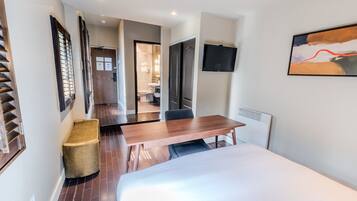 1 bedroom, desk, iron/ironing board, WiFi