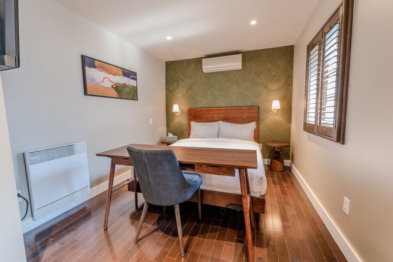 1 bedroom, in-room safe, desk, iron/ironing board