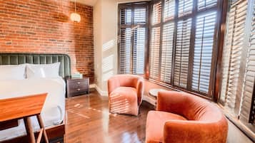 1 bedroom, desk, iron/ironing board, WiFi