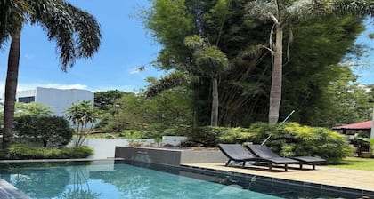 Full Retreat 4-bedroom Villa in with private Pool