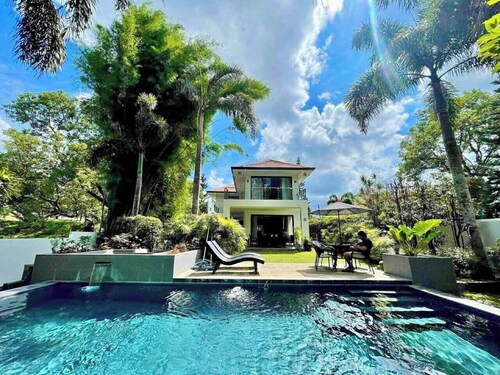 Full Retreat 4-bedroom Villa in with private Pool