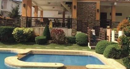 Charming 2-bedroom Villa in lovely Tagaytay City with Pool