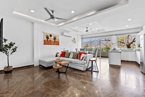 Smart TV - Cozy 2BR in Versalles – Walk to Beach & Dining (Puerto Vallarta)