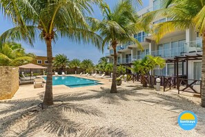 Outdoor pool, pool umbrellas, sun loungers