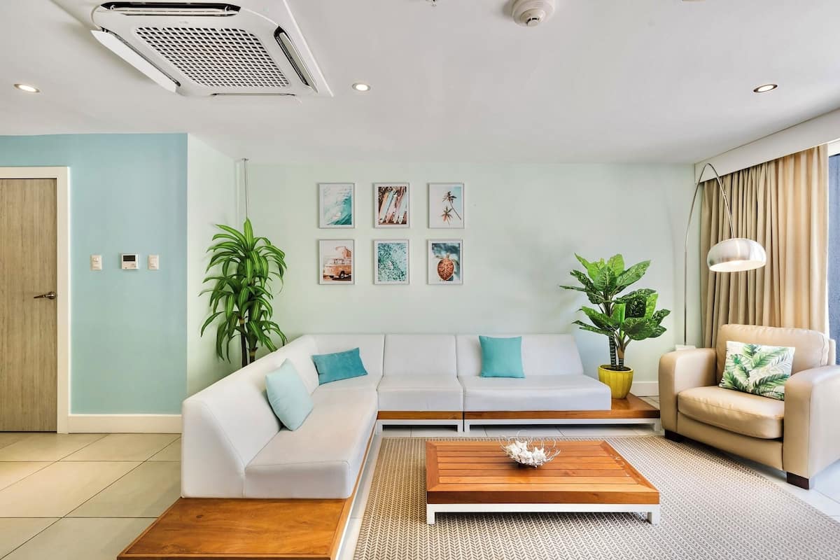 Condo familial, 3 chambres, au bord de la plage | Aire de séjour