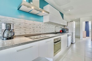 Appartamento Exclusive, 3 camere da letto, lato spiaggia | Cucina privata | Frigorifero con congelatore, microonde, forno, piano cottura
