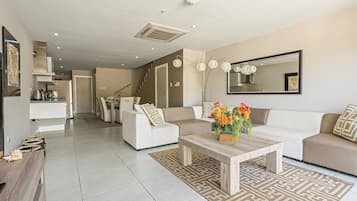 Leilighet – superior, 3 soverom, ved stranden | Oppholdsområde