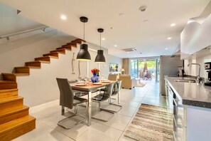 Condo Premium, 3 habitaciones, junto a la playa | Comedor