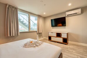 Condo Premium, 3 habitaciones, junto a la playa | Caja de seguridad en la habitación y espacio para trabajar con laptop 