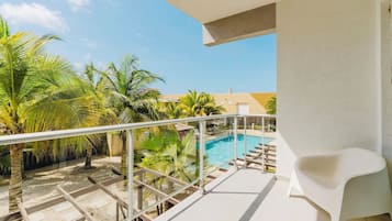 Appart'hĂŽtel Familial, 3 chambres, en bord de plage | Balcon