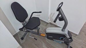 A stationary exercise bike with a control panel and a seat. - Central and quiet apartment, 1 min from the Duomo and 3 min from Lake Como. (Como)