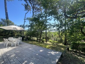 Outdoor dining - 110 m² House in Pyla-sur-Mer with Terrace and Garden, near beaches (Pyla-sur-Mer)