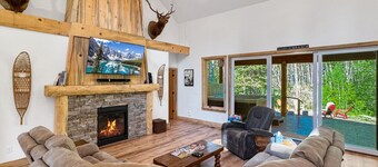 Picturesque Cedar Retreat w/ Hot Tub