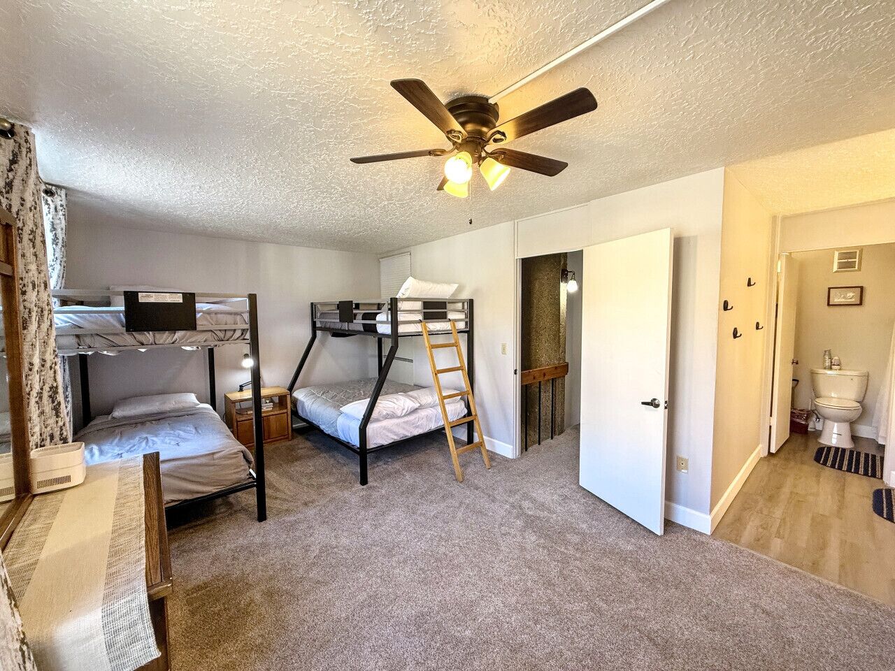 2 bedrooms, travel crib, WiFi