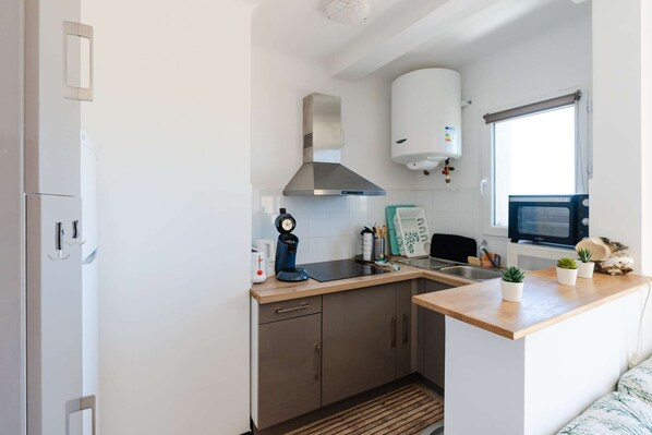 Fridge, microwave, toaster, cookware/dishes/utensils