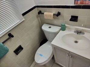 Bathroom - "Starline Studios" Hollywood 115 (Hollywood)