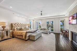 5 bedrooms, iron/ironing board, Internet, bed sheets