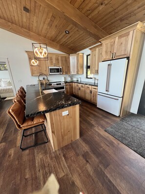 Microwave, oven, stovetop, dishwasher - Montana waterfront, two lakefront cabins on McGregor Lake! Private dock sleeps 7 (Marion)