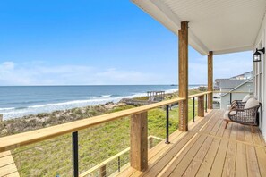 Property grounds - Oceanfront Luxury | 4BR w/ Elevator sleeps 12 (North Topsail Beach)