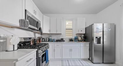 Bayonne, quiet getaway with free parking near New York City