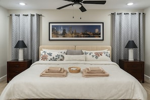 3 bedrooms, iron/ironing board, WiFi, bed sheets - Private 3BR Apt: Sleeps 8, 5 Beds, Group-Friendly, Wi-Fi, Parking, Near NYC (Irvington)
