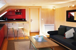 Smart-TV, DVD-Player, Bücher, Videothek