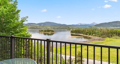 Lakeside Comfort • Walk to Lake Dillon • Minutes to Ski Resorts