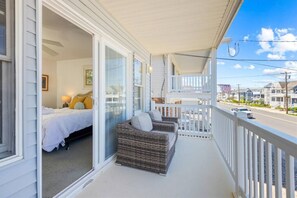 4 bedrooms, desk, iron/ironing board, free WiFi