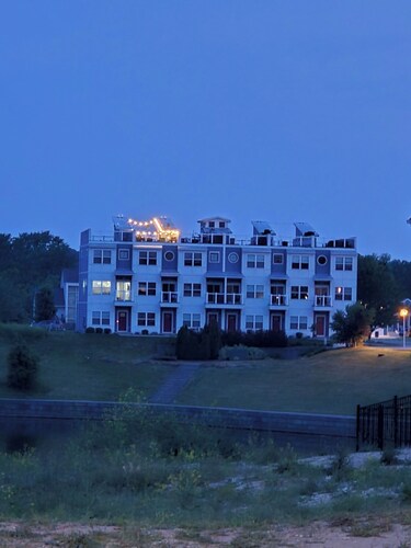 Stunning Waterfront Rooftop in Heritage Harbor Sleeps 10-11! 