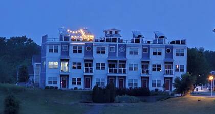 Stunning Waterfront Rooftop in Heritage Harbor Sleeps 10-11!