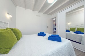 2 bedrooms, iron/ironing board, travel cot, free WiFi